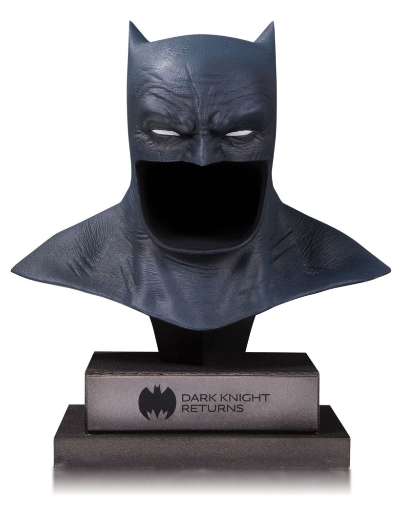 DC Gallery Bust 1/2 The Dark Knight Returns Batman Cowl 21 cm
