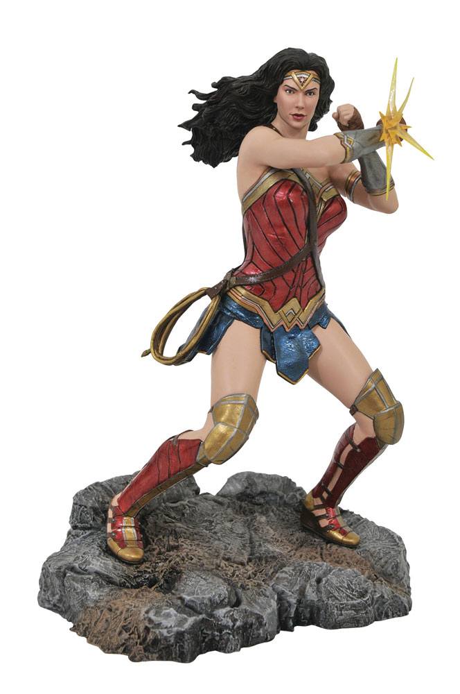 DC Comic Gallery PVC Diorama Wonder Woman Bracelets (Justice League Movie) 