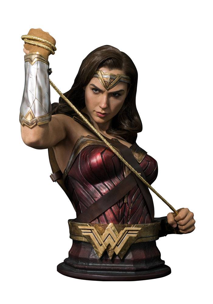 Justice League Life-Size Bust Wonder Woman 73 cm