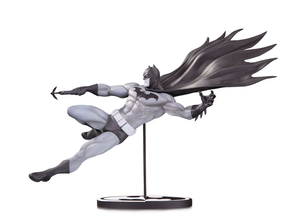 Batman Black & White Statue Batman by Doug Mahnke 18 cm