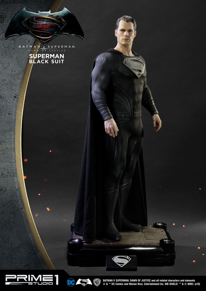 Batman v Superman Dawn of Justice 1/2 Statue Superman Black Suit Ver 106 cm