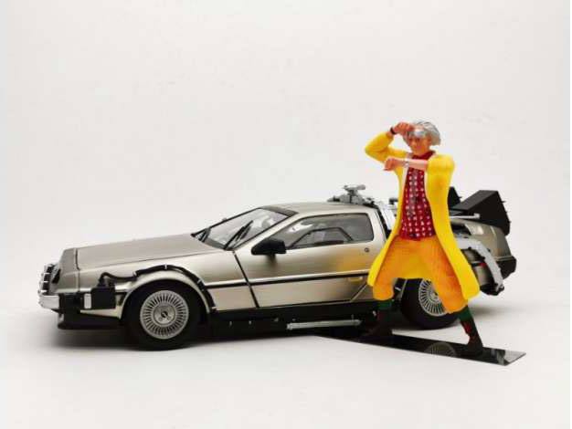 Back to the Future II Diecast Model 1/18 1983 DeLorean with Dr. Emmett Brow